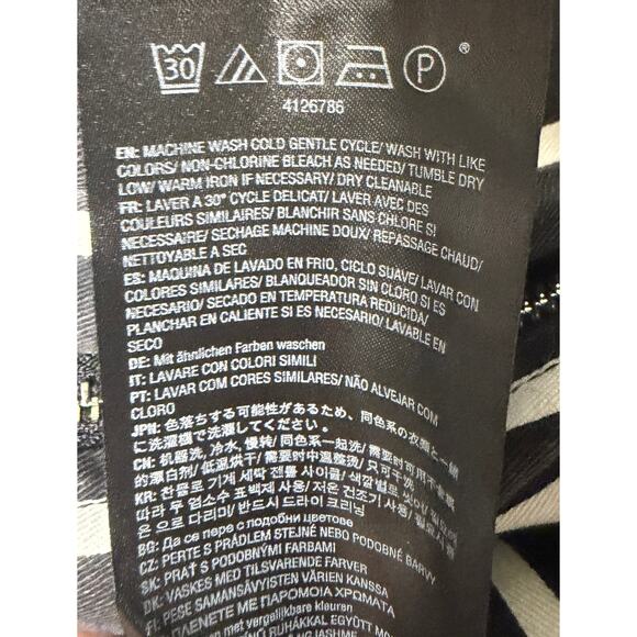 Volcom Frochickie Stripe Mini Skirt Womens 14W Black White Zip Front NWT New - Picture 10 of 10